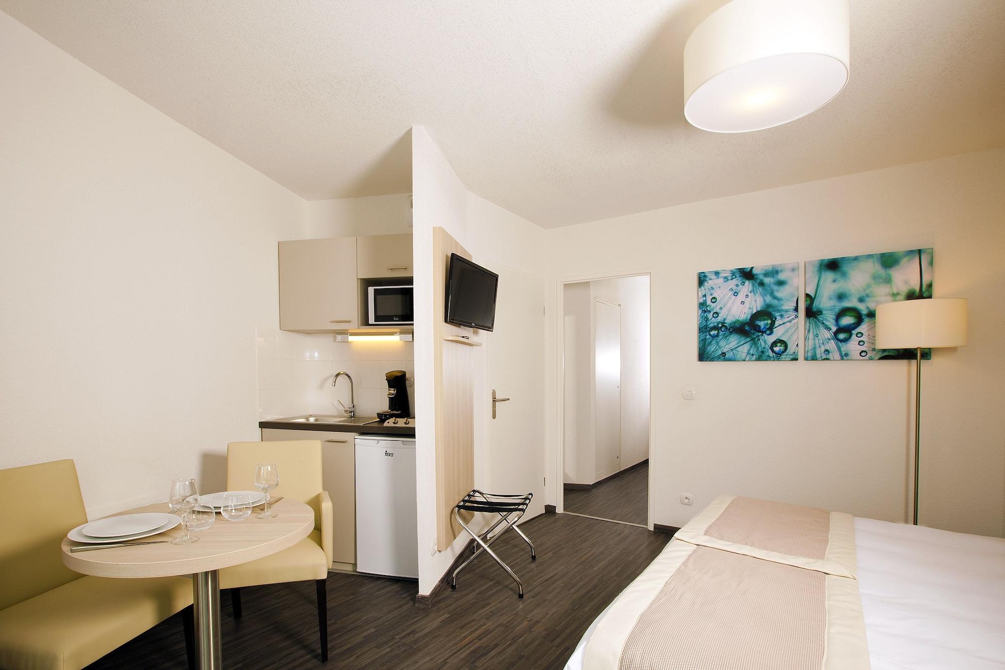 Residhome Neuilly Bords De Marne Bagian luar foto