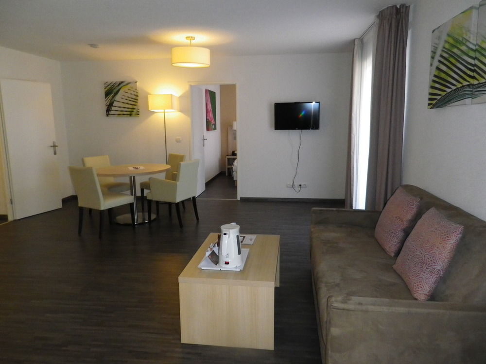 Residhome Neuilly Bords De Marne Bagian luar foto
